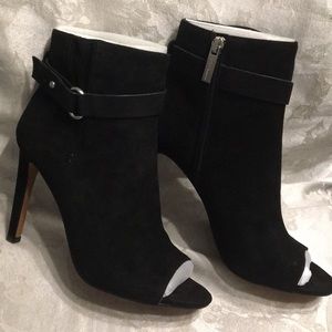 ⬇️Price Drop⬇️New With Tags BCBG Open Toe Booties
